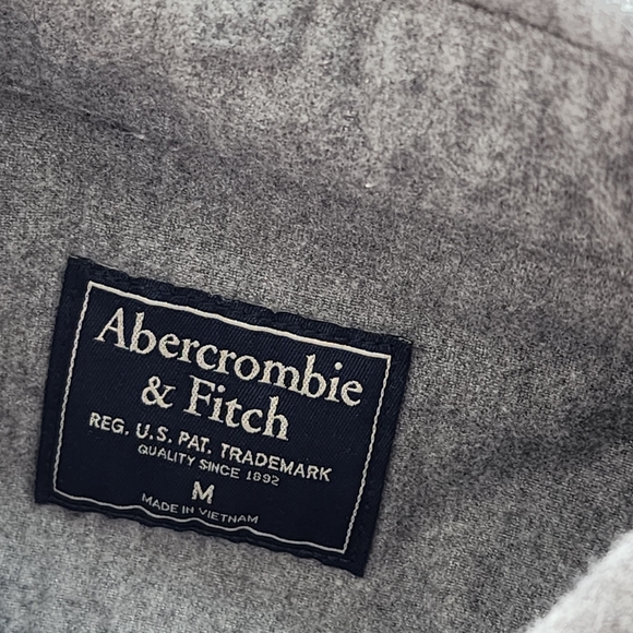 Abercrombie pair of chamois button down shirts - Picture 3 of 10